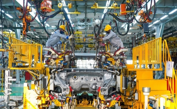 Business confidence hits 21-month peak as Vietnam’s PMI reaches 53 in...