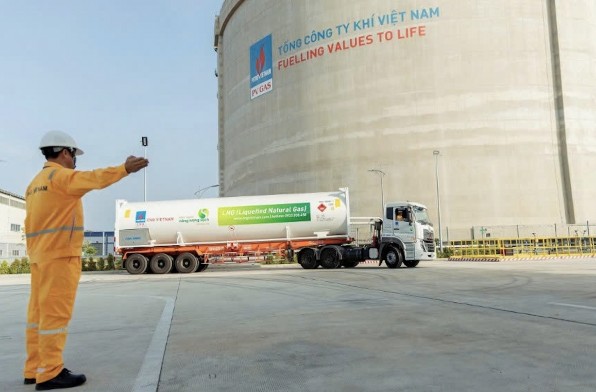 Petrovietnam proposes halting crude oil exports